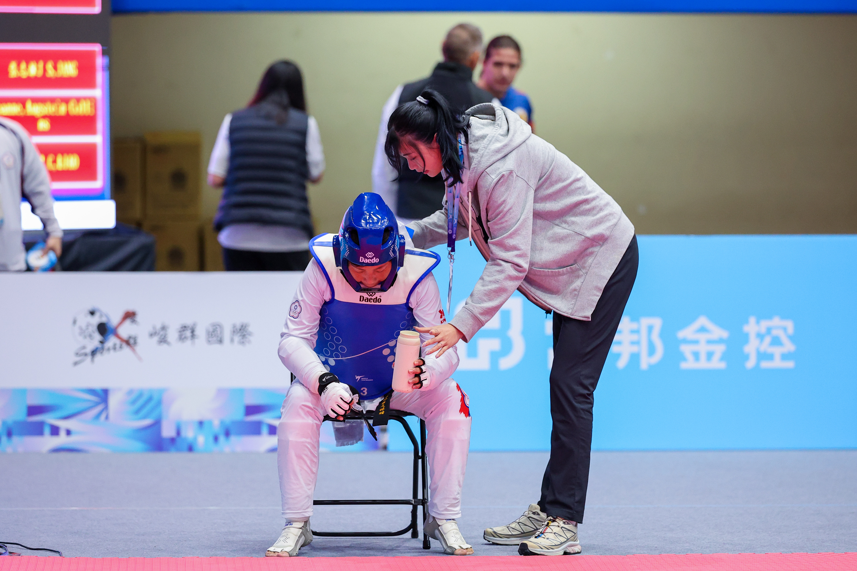 「何千金」參賽世壯運跆拳道 女兒羅嘉翎當教練